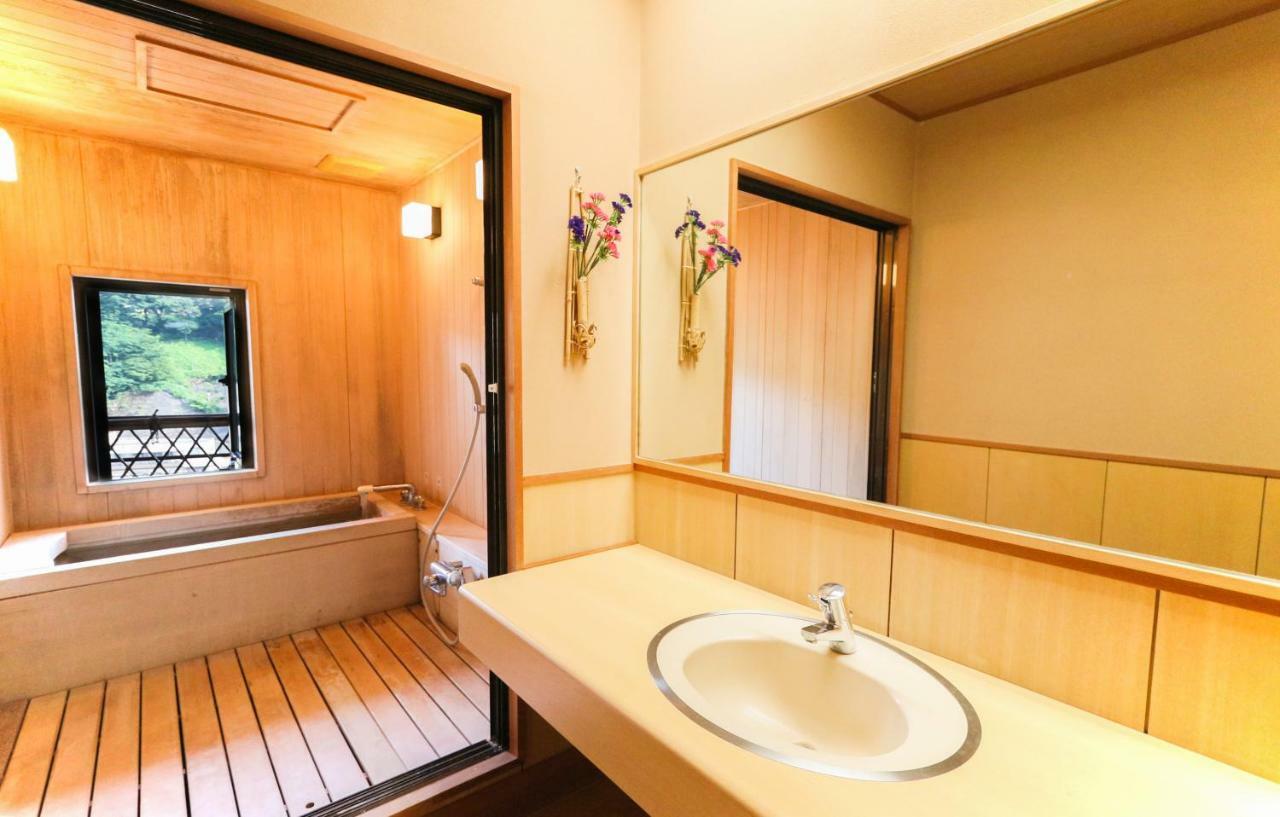 土湯温泉 やすらぎの宿 向瀧旅館 Fukushima  Exterior foto